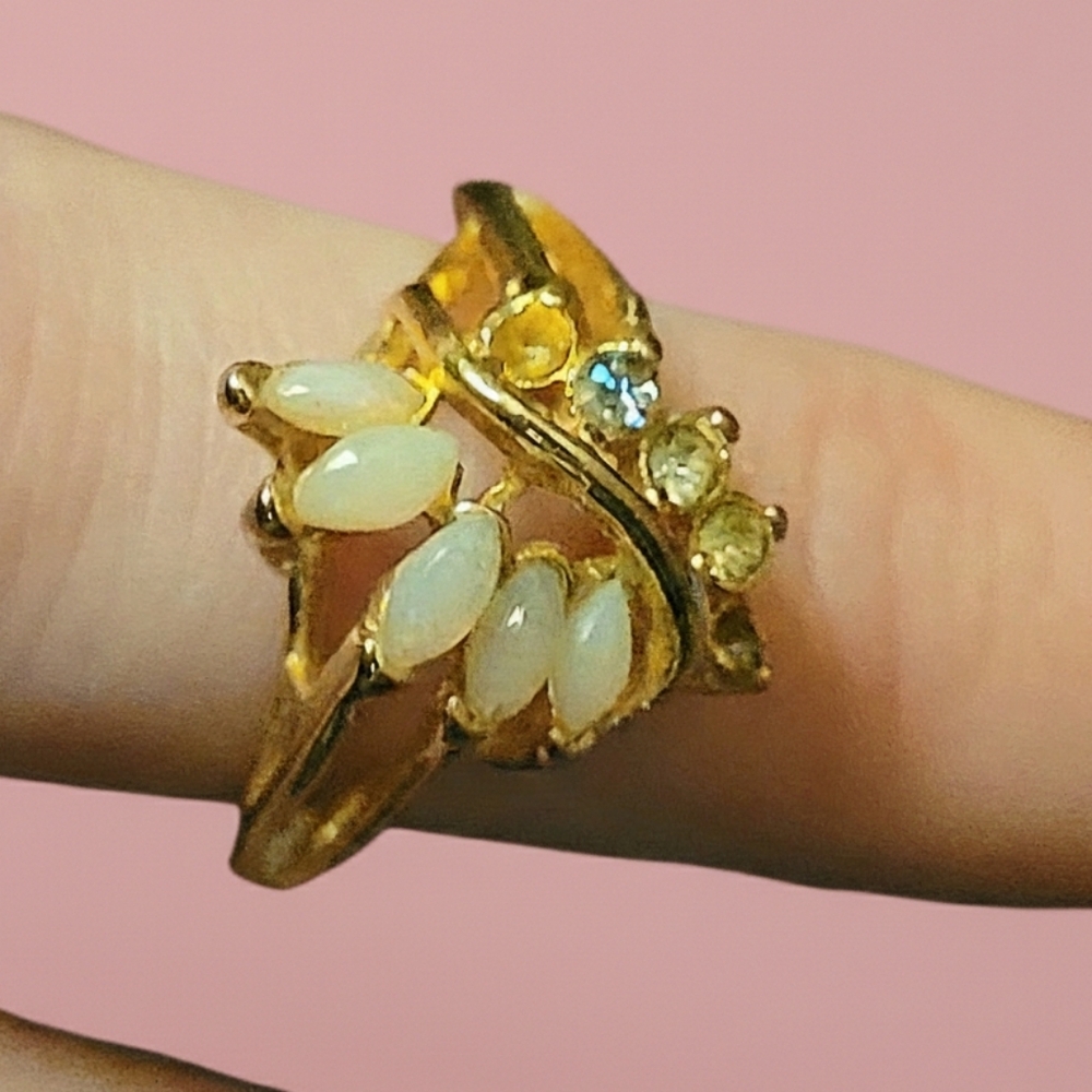 Elegant Gold and White Gemstone Ring